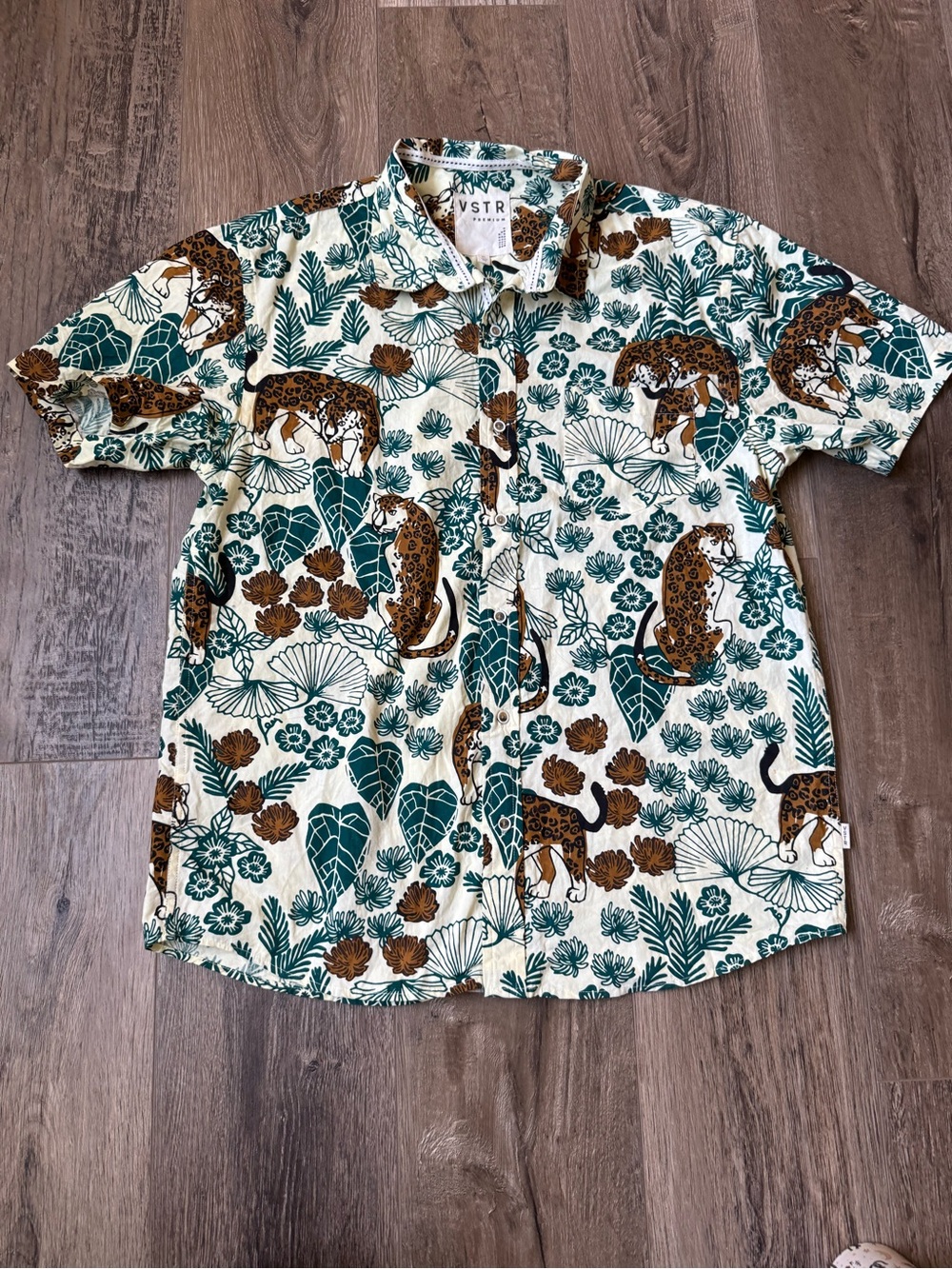 VSTR Men’s Teal & Brown Leopard Print Short Sleeve Button-Down Shirt